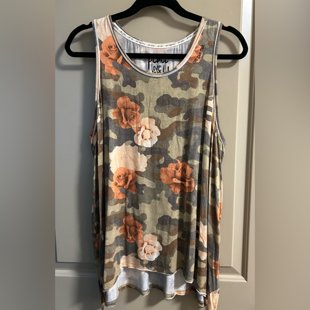 EUC Peace Love World Green Camo Relaxed Asymmetrical Tank Top Size Medium